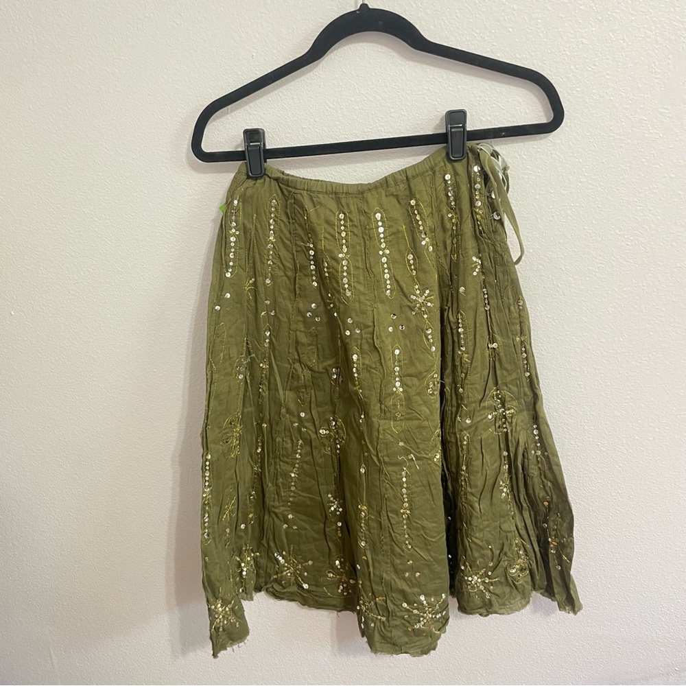 Vince vintage olive green embellished midi skirt
100% cotton